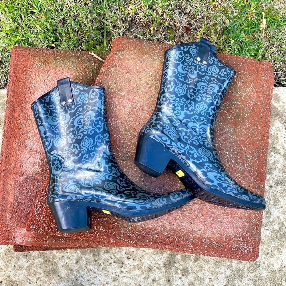 CAPELLI of NEW YORK RAINBOOTS  BOOTS  2” Heel Size 9  Black GUC - Picture 2 of 16